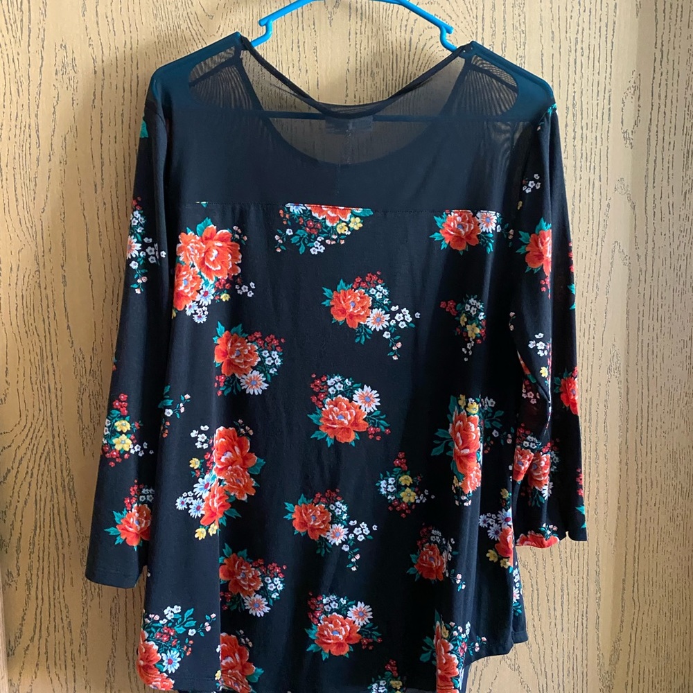 NWT Bobbie B Brooks Black Floral Top With Necklace, Size XL - Picture 6 of 6